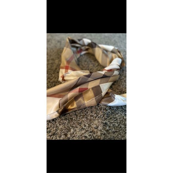 Beautiful plaid scarf/ shawl/whatever - Picture 4 of 13